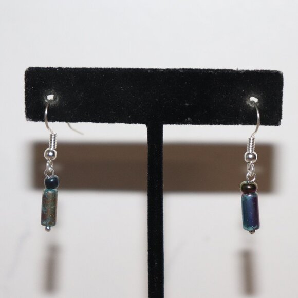 Beautiful NWOT colorful metallic glass beaded earrings 1 3/8" - Picture 1 of 5